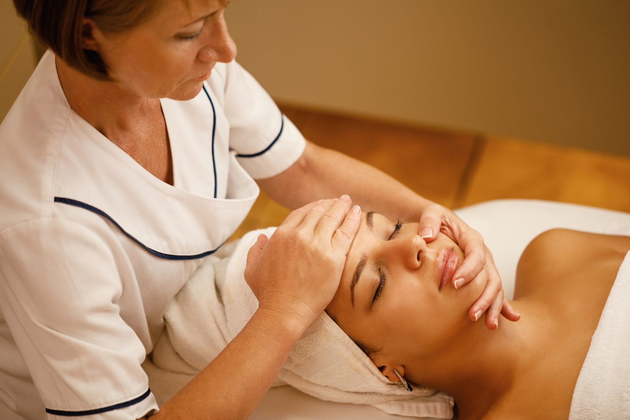 Masajes para Activar el Colágeno: Una Guía Completa para Rejuvenecer tu Piel